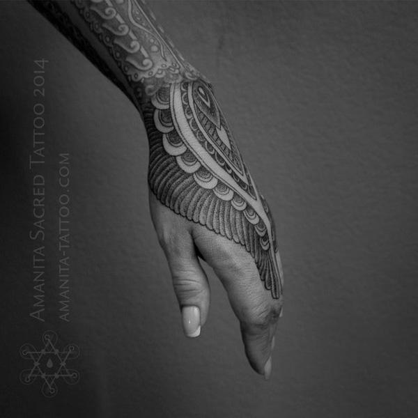150 Hand Tattoos: Ideas and Meanings