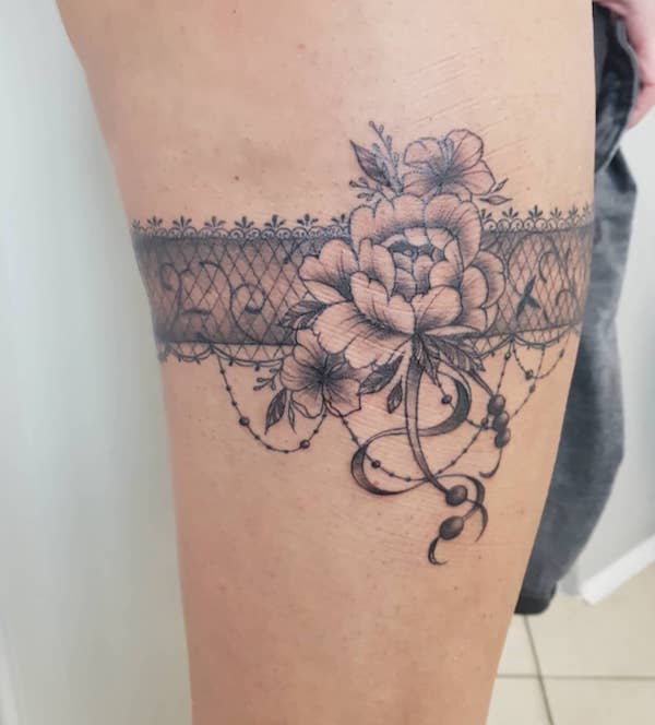 Garter Tattoos: The Perfect Blend of Sultry and Sweet