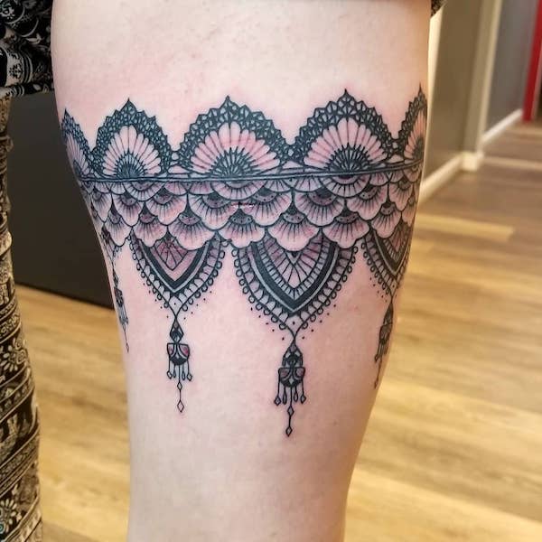 Garter Tattoos: The Perfect Blend of Sultry and Sweet