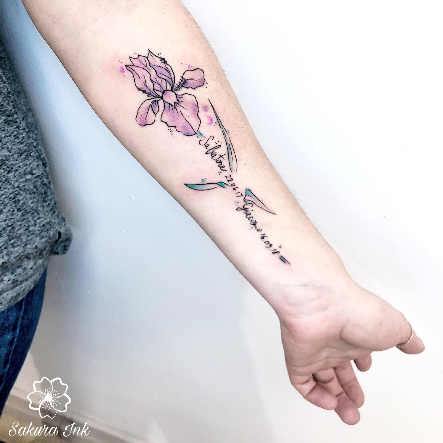 Iris Tattoos: A Blooming Expression of Artistic Beauty