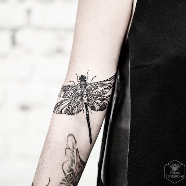 90 Feminine and Inspiring Dragonfly Tattoos for Women