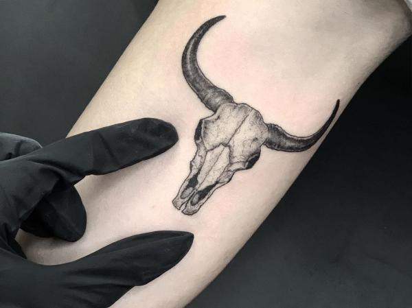 50+ Meaningful Bull Skull Tattoo Designs
