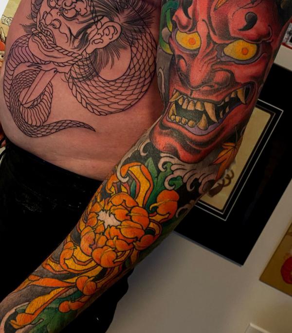 20 Timeless Traditional Japanese Chrysanthemum Tattoos