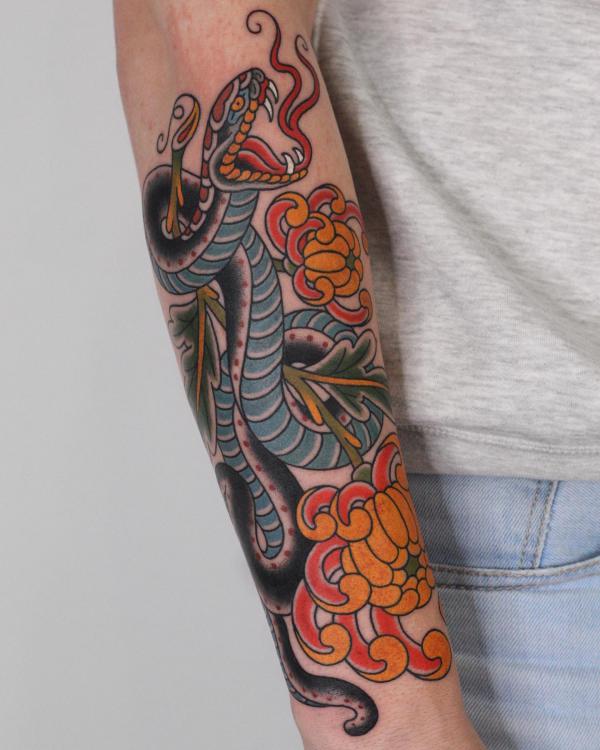 20 Timeless Traditional Japanese Chrysanthemum Tattoos