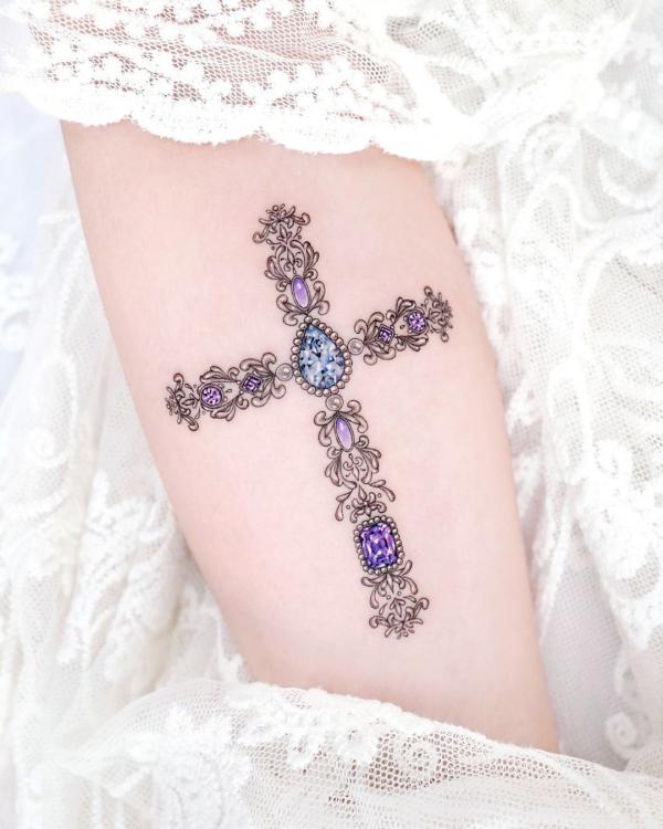 60 Inspiring Diamond Tattoo Designs and Their Meanings
