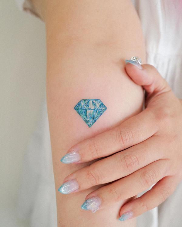 60 Inspiring Diamond Tattoo Designs and Their Meanings