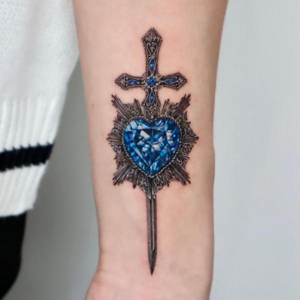 60 Inspiring Diamond Tattoo Designs and Their Meanings