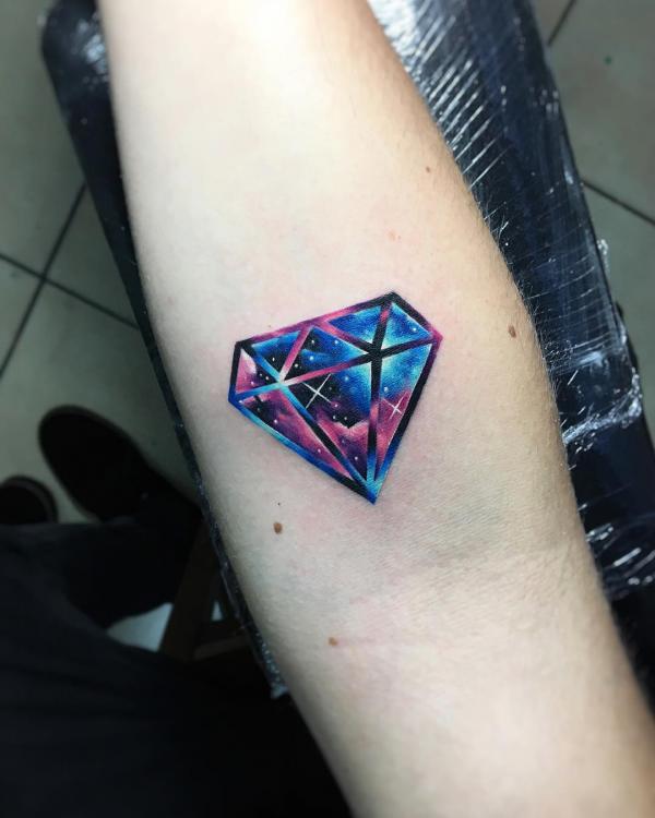 60 Inspiring Diamond Tattoo Designs and Their Meanings