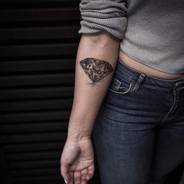 60 Inspiring Diamond Tattoo Designs and Their Meanings