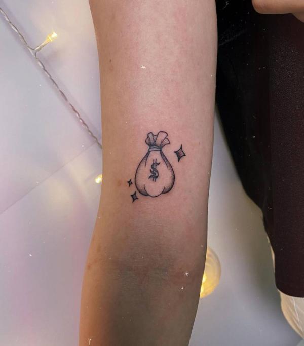 Money Bag Tattoos: Wealth, Ambition, and Artistry