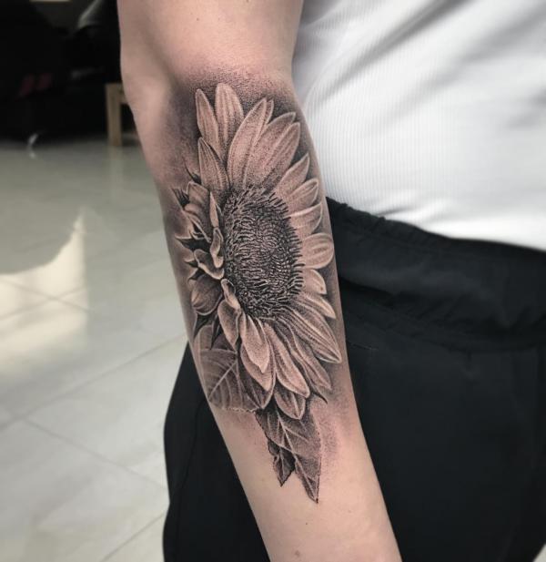 180 Inspirational Sunflower Tattoos with Meaning