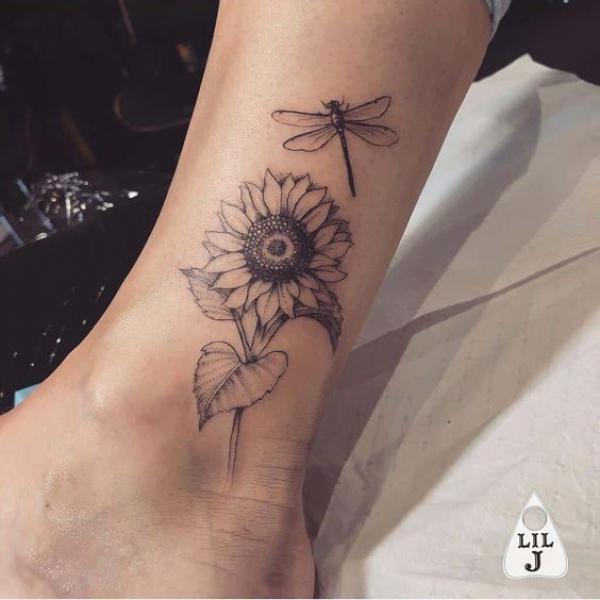 180 Inspirational Sunflower Tattoos with Meaning