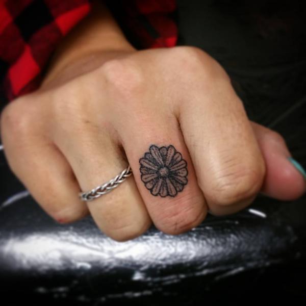 120 Daisy Tattoo Designs with Meanings