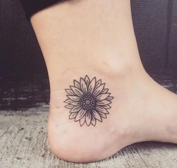 120 Daisy Tattoo Designs with Meanings