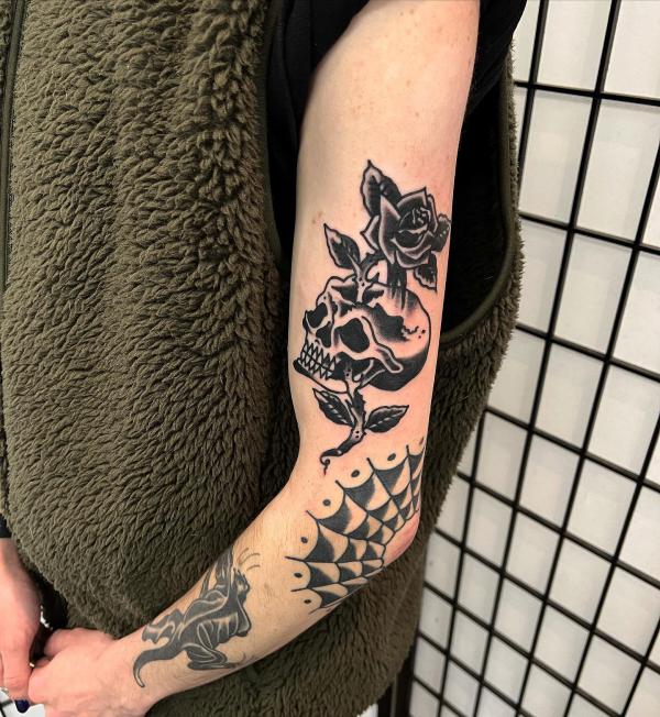 50 Black and White American Traditional Tattoo Designs