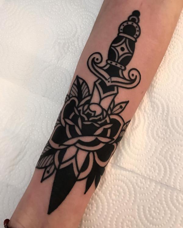 50 Black and White American Traditional Tattoo Designs