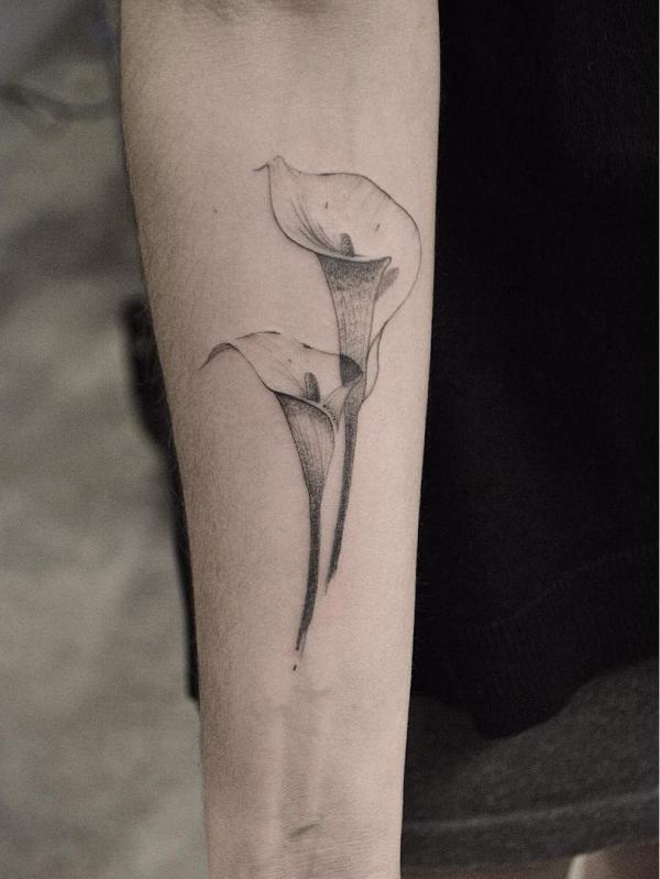 40 Calla Lily Tattoo Designs with Meaning