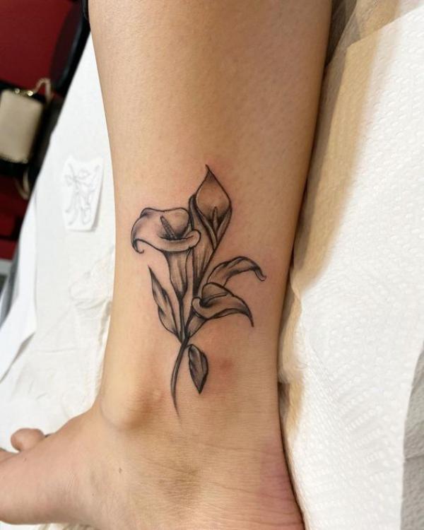 40 Calla Lily Tattoo Designs with Meaning