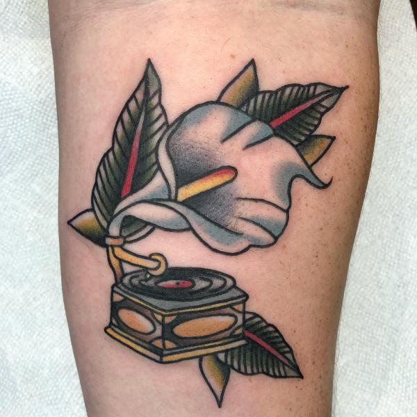 40 Calla Lily Tattoo Designs with Meaning