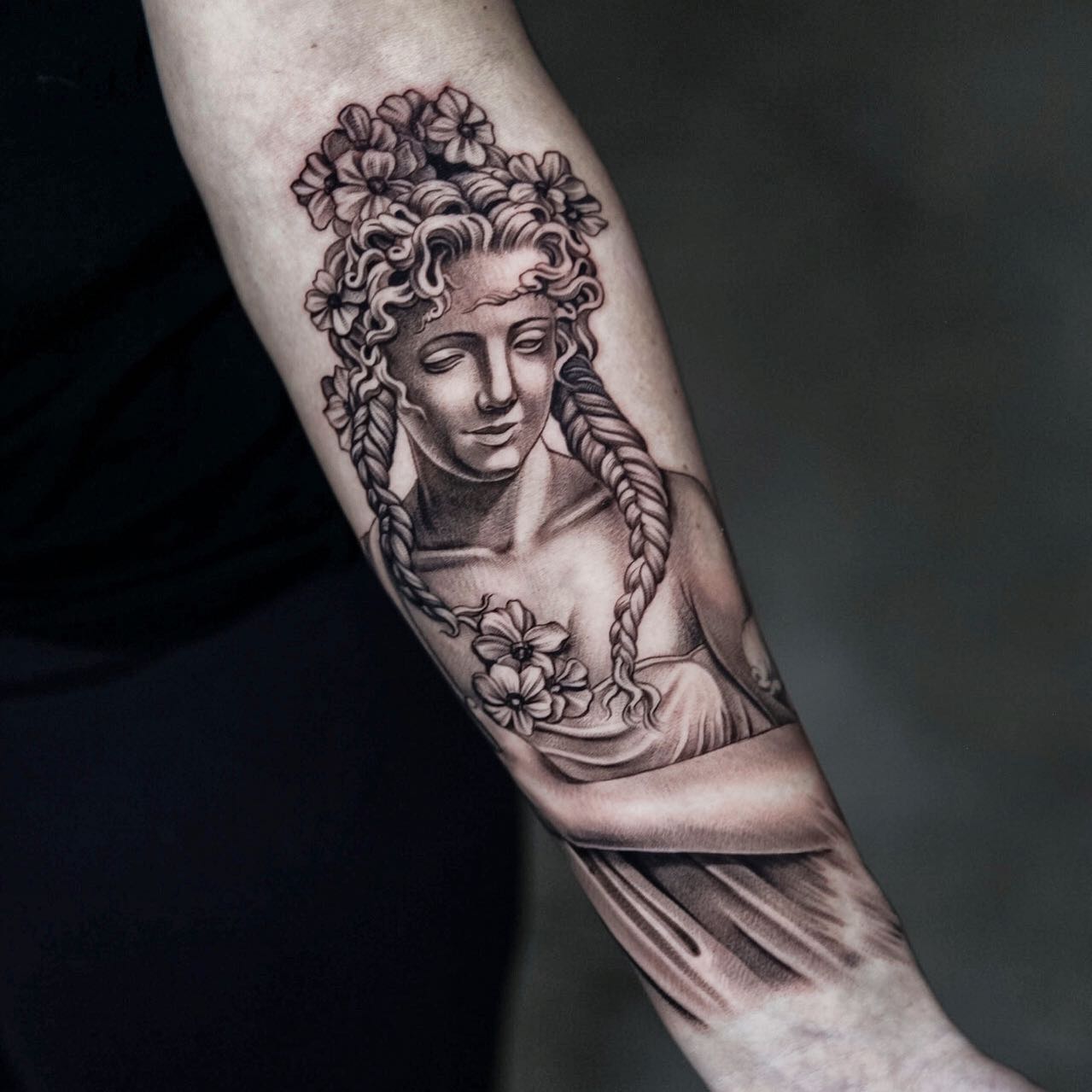 20 Captivating Aphrodite Tattoo Designs and Meanings