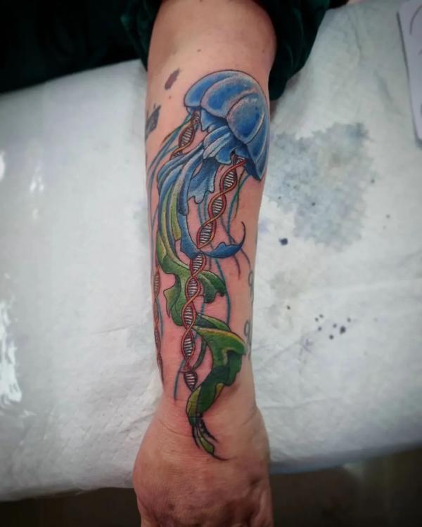 100 Jellyfish Tattoo Designs: the Elegance of Marine Life