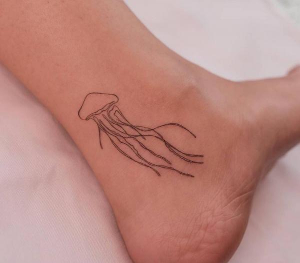 100 Jellyfish Tattoo Designs: the Elegance of Marine Life