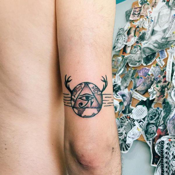 55 Eye of Ra Tattoo Designs with Meanings