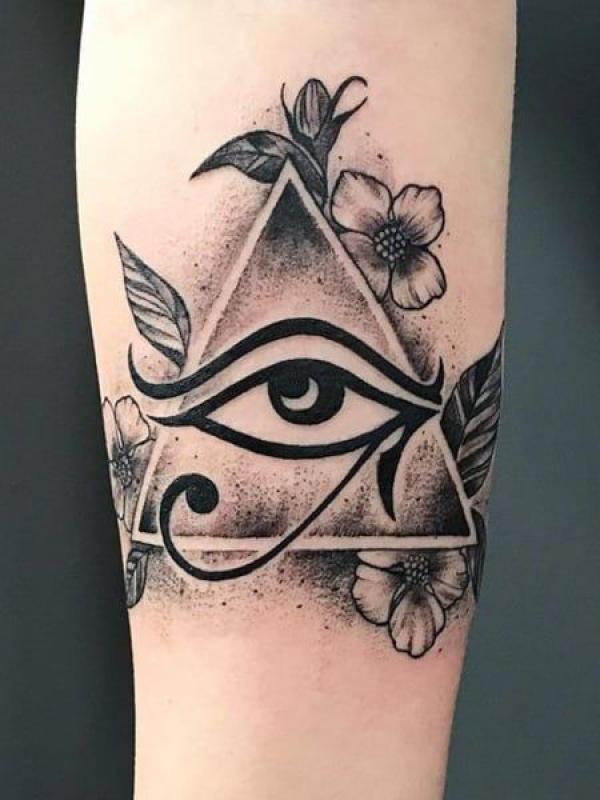 55 Eye of Ra Tattoo Designs with Meanings