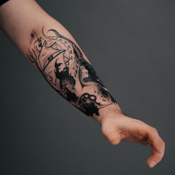 Shipwreck Tattoo: the Depths of Symbolism and Artistry