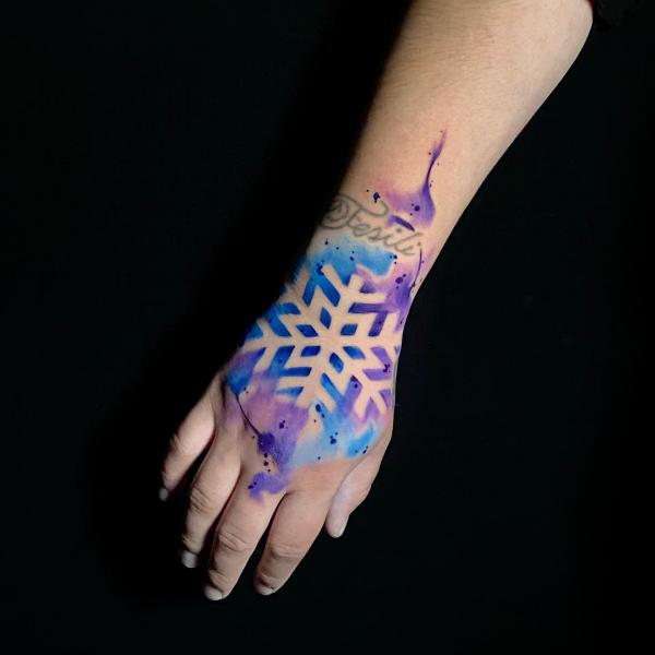 100 Snowflake tattoo Ideas for Your Winter Ink