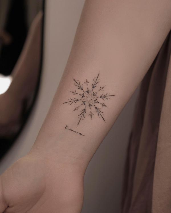100 Snowflake tattoo Ideas for Your Winter Ink