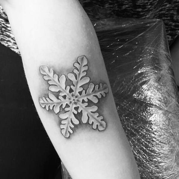 100 Snowflake tattoo Ideas for Your Winter Ink