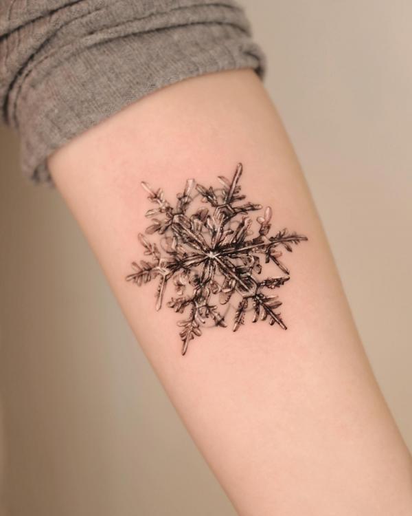 100 Snowflake tattoo Ideas for Your Winter Ink