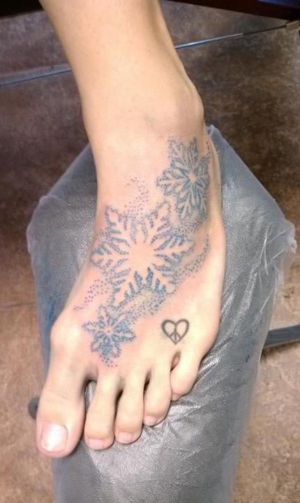 100 Snowflake tattoo Ideas for Your Winter Ink