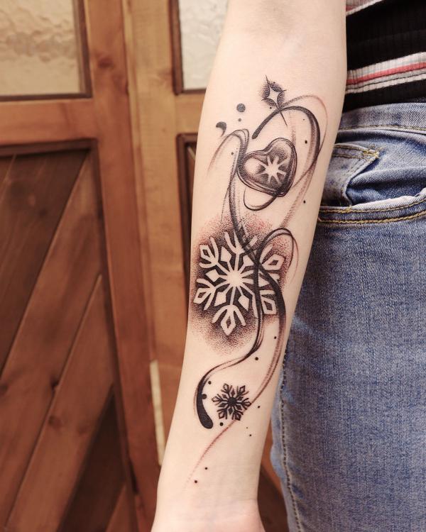 100 Snowflake tattoo Ideas for Your Winter Ink