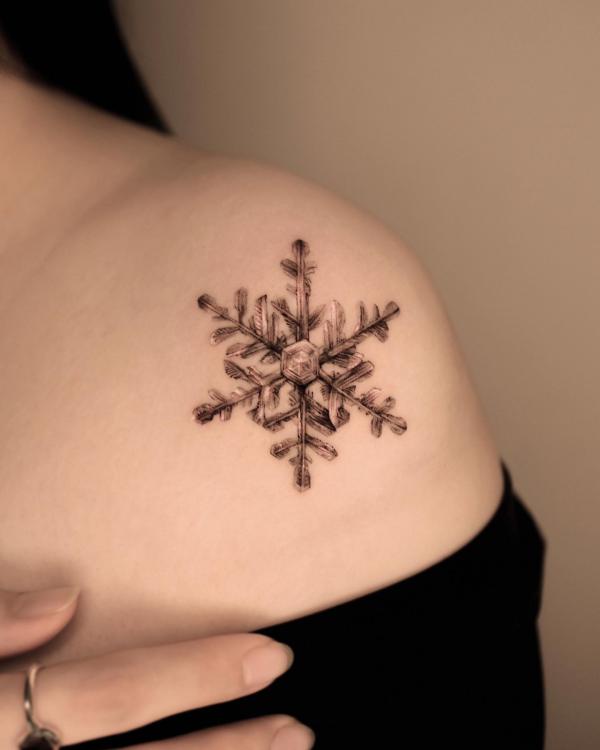 100 Snowflake tattoo Ideas for Your Winter Ink