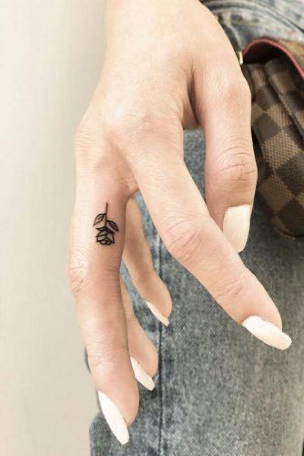 40 Timeless Rose Finger Tattoo Designs