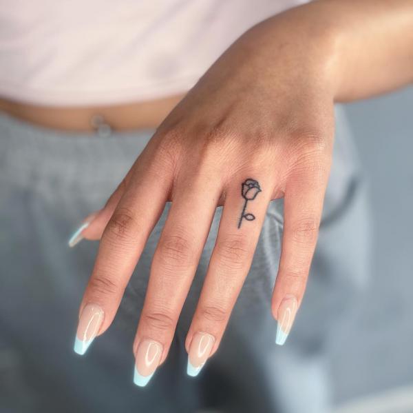 40 Timeless Rose Finger Tattoo Designs