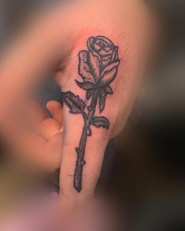 40 Timeless Rose Finger Tattoo Designs