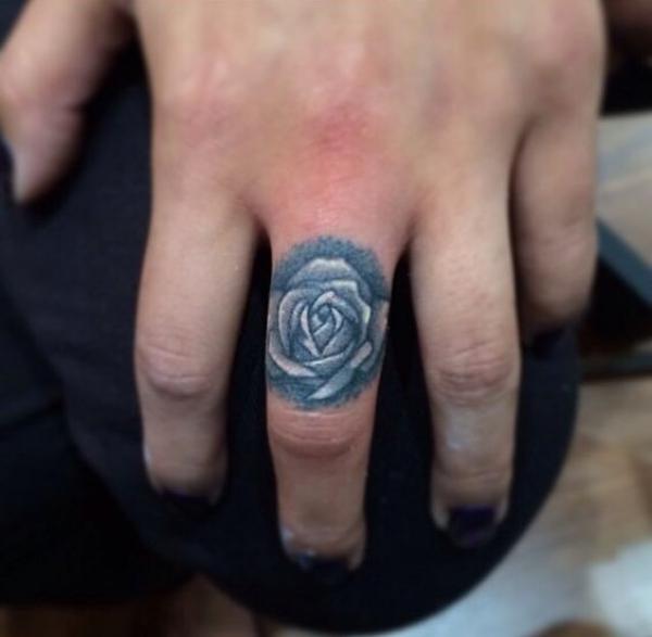 40 Timeless Rose Finger Tattoo Designs