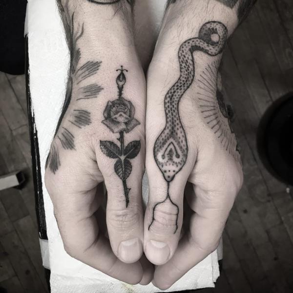 40 Timeless Rose Finger Tattoo Designs