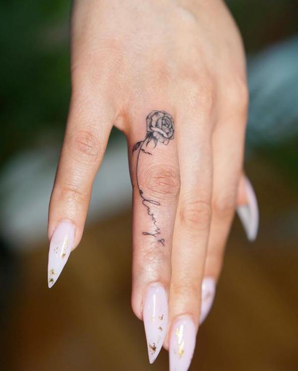 40 Timeless Rose Finger Tattoo Designs