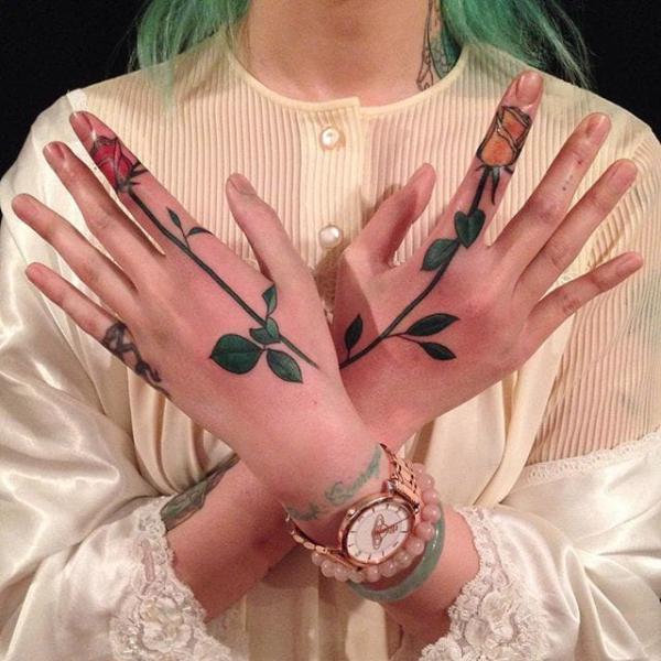 40 Timeless Rose Finger Tattoo Designs