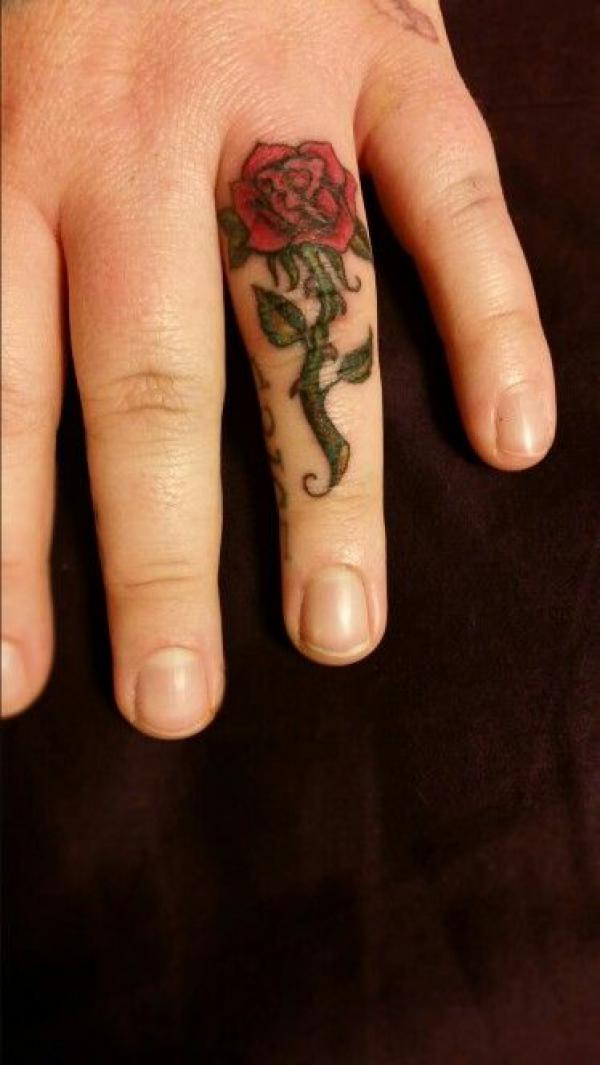 40 Timeless Rose Finger Tattoo Designs