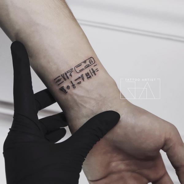 50 Egyptian Hieroglyphics Tattoo Designs with Meaning