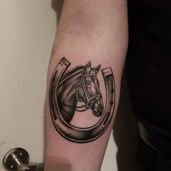 118 Charming Horseshoe Tattoos with Meanings