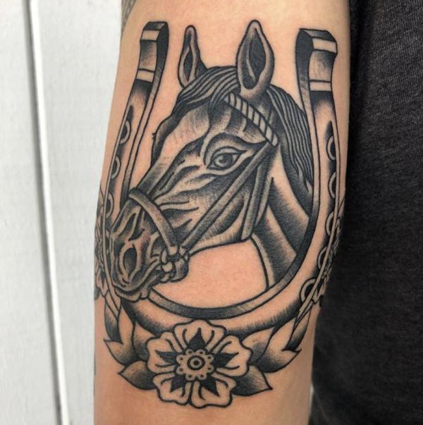 118 Charming Horseshoe Tattoos with Meanings