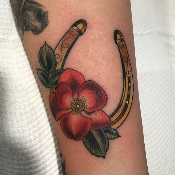 118 Charming Horseshoe Tattoos with Meanings