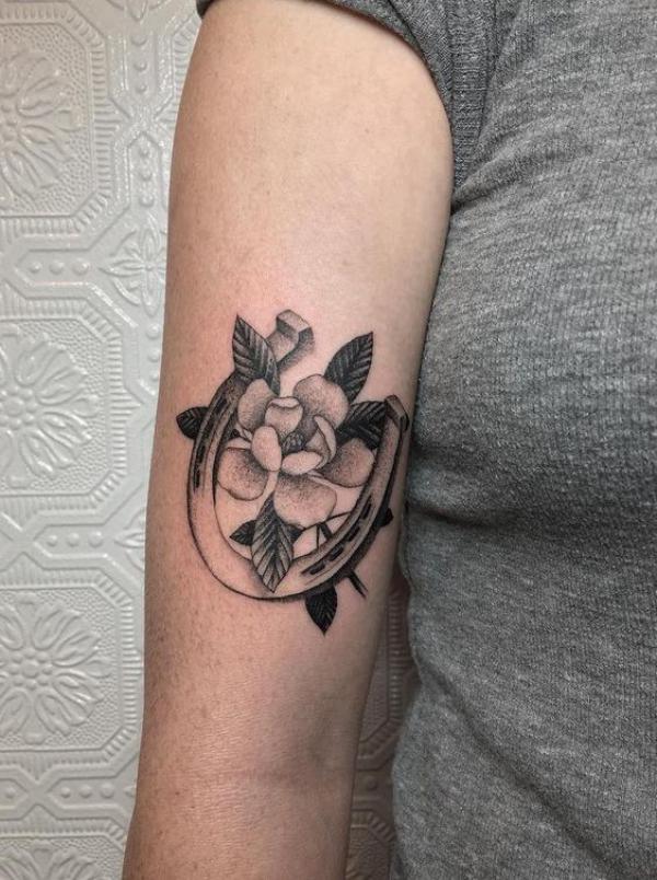 118 Charming Horseshoe Tattoos with Meanings
