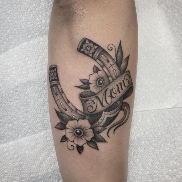 118 Charming Horseshoe Tattoos with Meanings